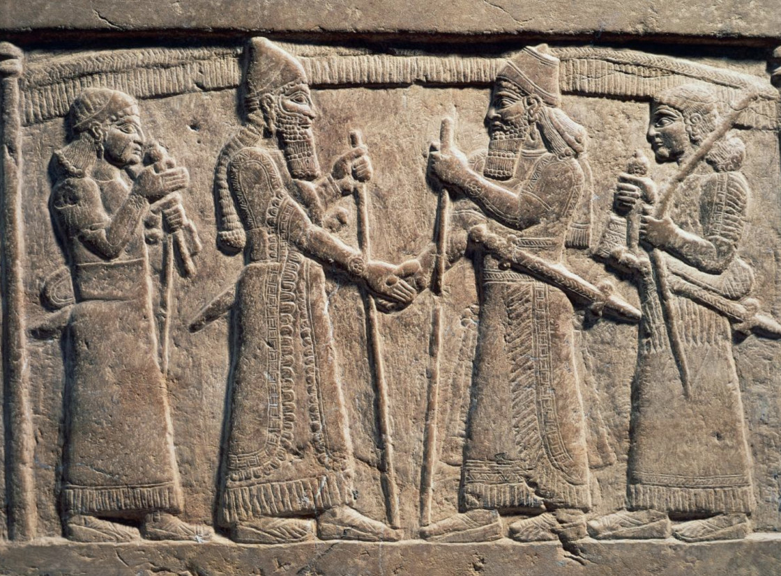 Αυτή είναι η ιστορία της χειραψίας – Ο διαφορετικός λόγος που έδιναν τα χέρια στην αρχαιότητα