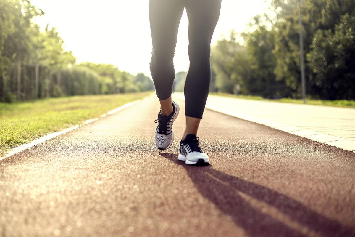 Βιοϊατρική επιστήμονας: «Τα 10.000 βήματα θα πρέπει να αντικατασταθούν από 10 λεπτά έντονης άσκησης την ημέρα»