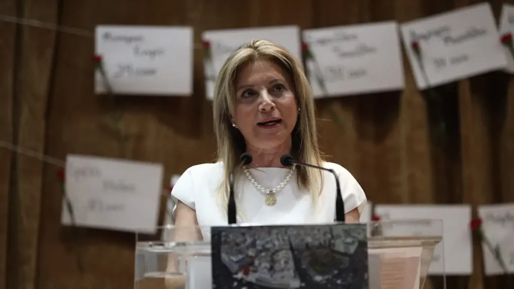 «Βέλη» της Μ.Καρυστιανού κατά του καθηγητή Καρώνη: «”Έκτρωμα” το πόρισμά του – Διδάσκει χωρίς ήθος και αξιοπρέπεια»