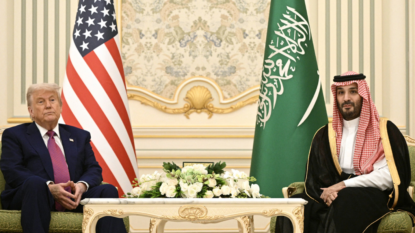 Υπεγράφη κολοσσιαία συμφωνία Ν.Τραμπ – Μπιν Σαλμάν: Δείτε πλάνα από τη μεγαλειώδη υποδοχή του στη Σαουδική Αραβία