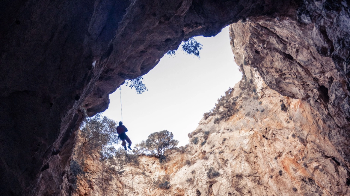 «Βόθωνας του Γάλλου»: Aνακαλύφθηκε το βαθύτερο σπήλαιο των Κυκλάδων – Δείτε εικόνες