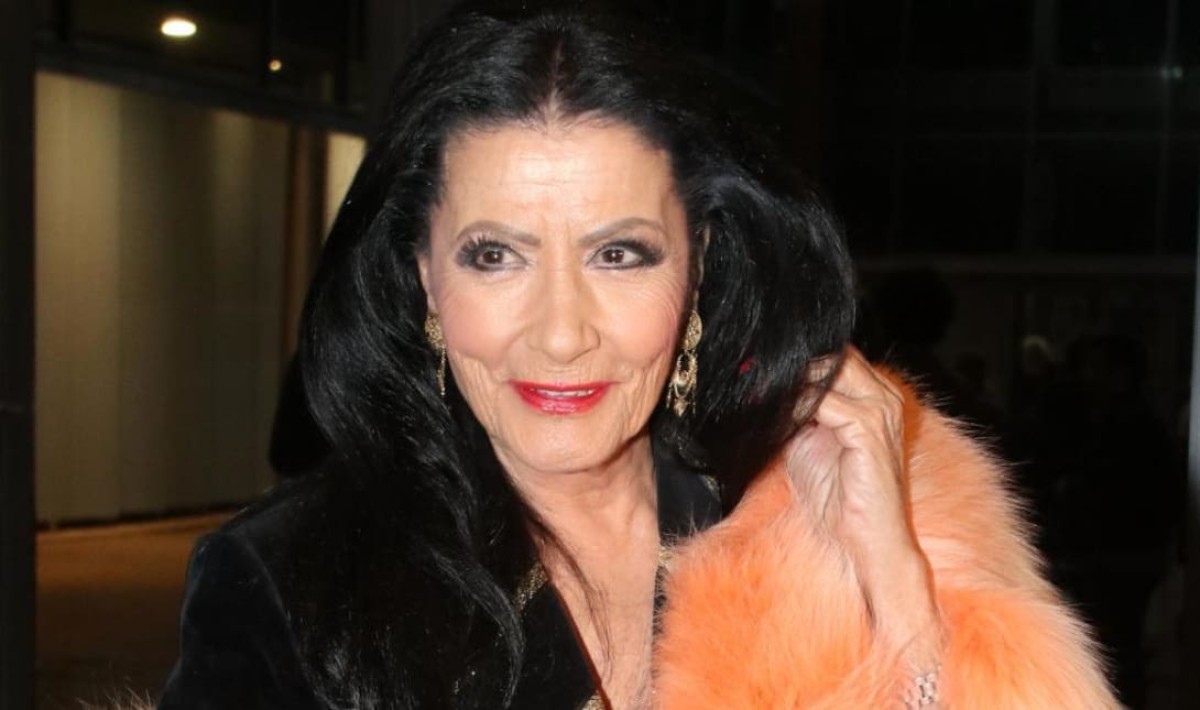 Καθηλωμένη σε αναπηρικό αμαξίδιο η Ζωζώ Σαπουντζάκη – Δείτε φωτογραφίες