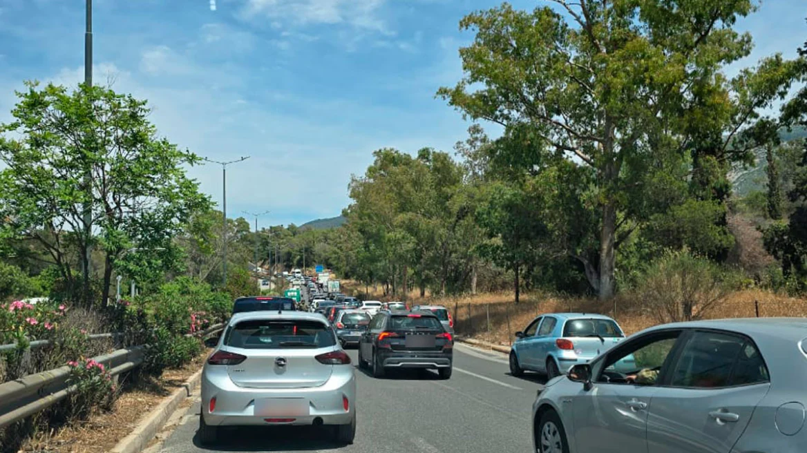 Τροχαίο στον Καρέα με καραμπόλα αυτοκινήτων – Αναφορές για δυο τραυματίες (βίντεο)