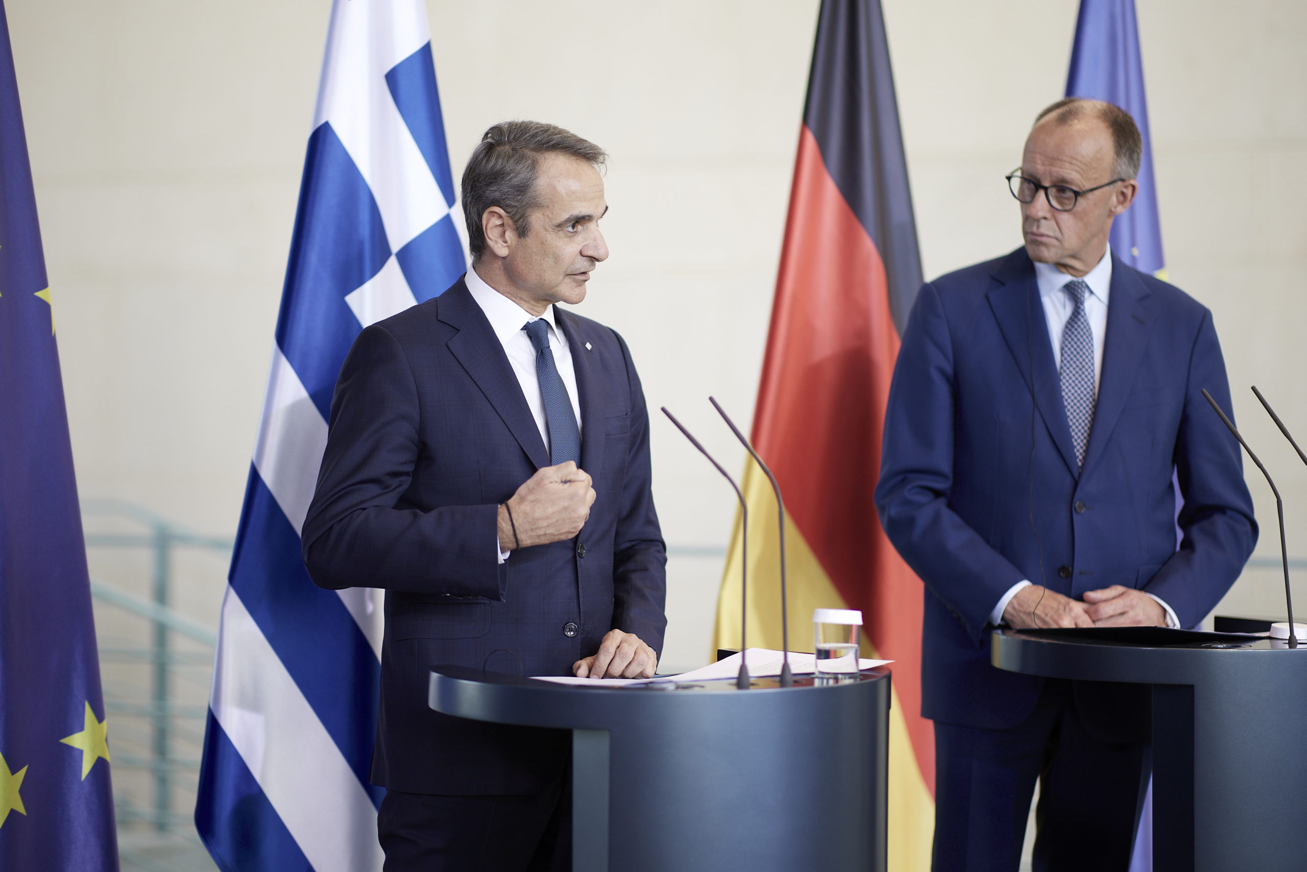 «Καρφιά» Φ.Μερτς σε Κ.Μητσοτάκη για εξαήμερη εργασία: «Αδύνατο και αδιανόητο να συμβεί στη Γερμανία!»