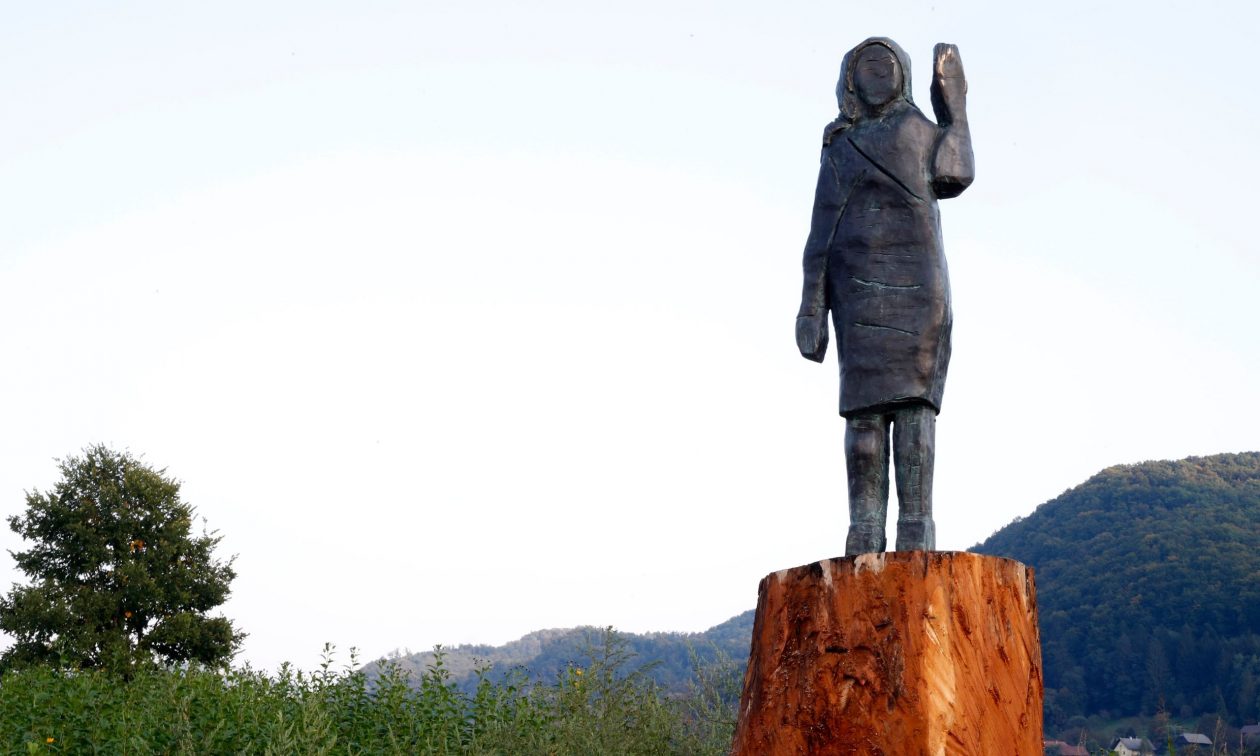 Σλοβενία: Εξαφανίστηκε μυστηριωδώς το χάλκινο άγαλμα της Μ.Τραμπ από τη Σέβνιτσα