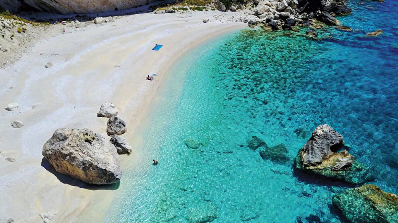 «Γαλάζια Σημαία 2025»: Στη δεύτερη θέση παγκοσμίως η Ελλάδα με 657 βραβευμένα σημεία