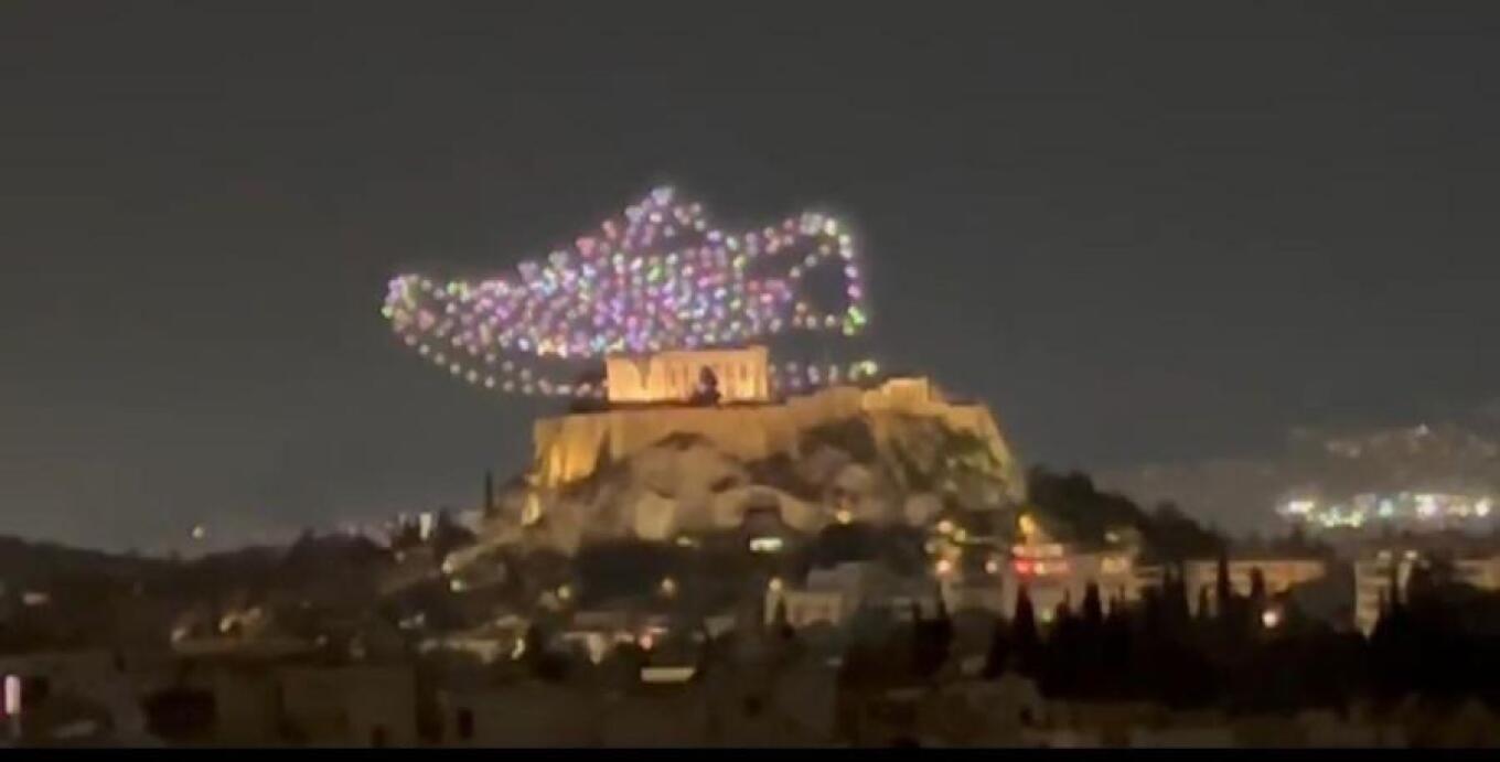 Adidas για το σόου με τα drones: «Δεν διαφημιστήκαμε την Ακρόπολη – Είχαμε άδειες»!