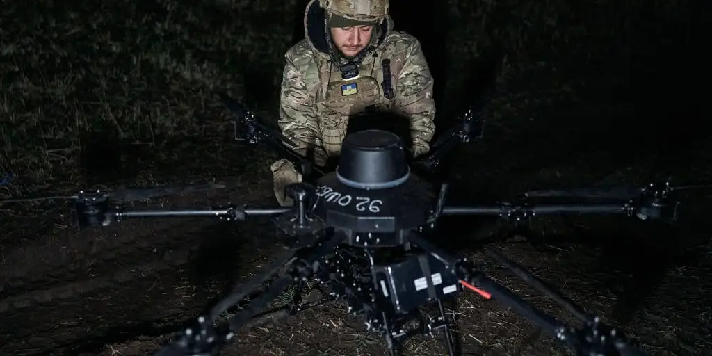 Επική αερομαχία ρωσικού FPV με το θηριώδες drone «Baba Yaga» των Ουκρανών – Δείτε βίντεο