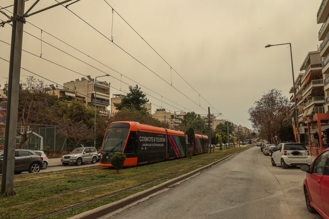 Καιρός: Υποχωρεί σταδιακά η αφρικανική σκόνη – Δείτε σε ποιες περιοχές θα σημειωθούν βροχοπτώσεις