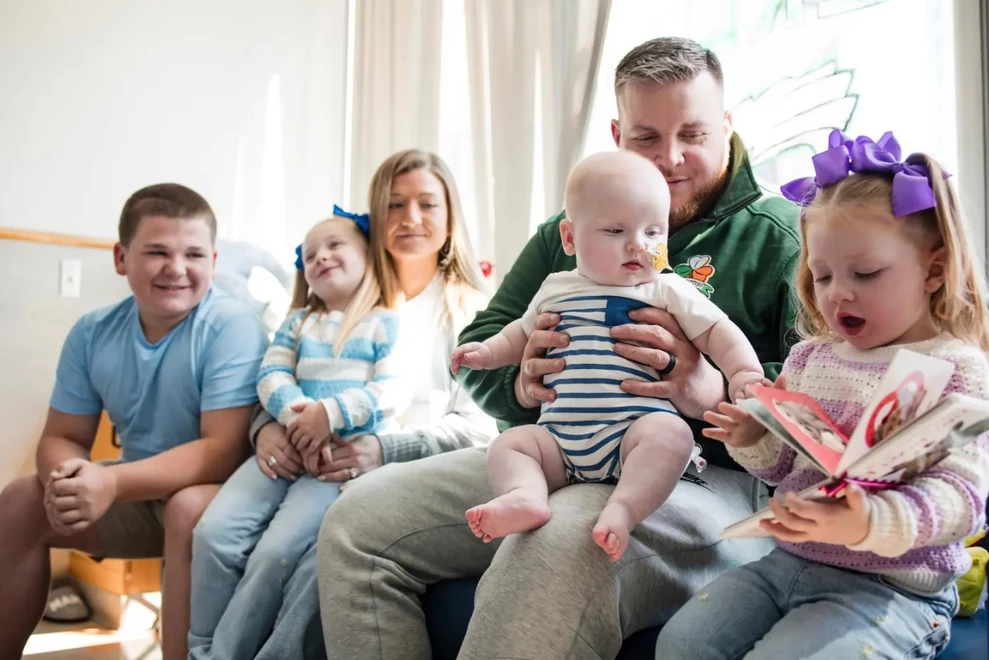 Βρέφος σώθηκε από σπάνια ασθένεια με θεραπεία γονιδιακής επεξεργασίας για πρώτη φορά στην ιστορία της Ιατρικής