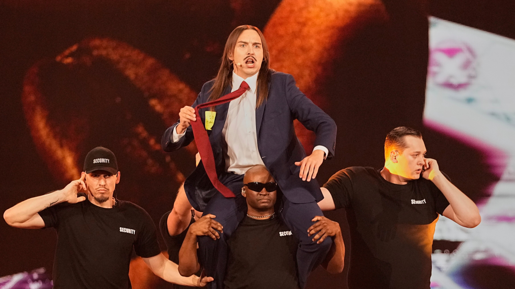 Το βίντεο που κοινοποίησε η Ε.Ράντου για το τραγούδι «Espresso Macchiato» με… άρωμα «Κωνσταντίνου και Ελένης»