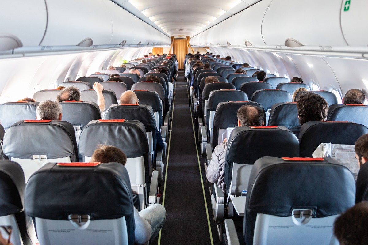 Αυτός είναι ο λόγος που τα φώτα του αεροπλάνου σβήνουν στην προσγείωση και την απογείωση