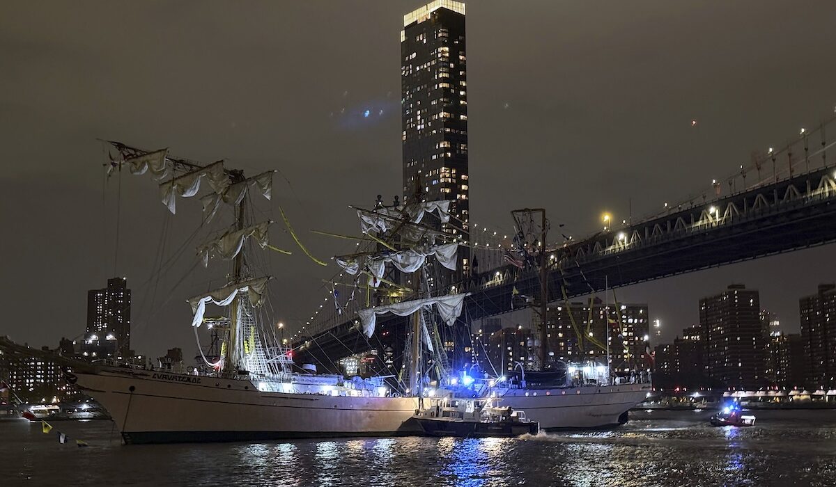 Νέα στοιχεία για τη πρόσκρουση του ιστιοφόρου στη γέφυρα του Μπρούκλιν: Kινούνταν στην αντίθετη κατεύθυνση (βίντεο)