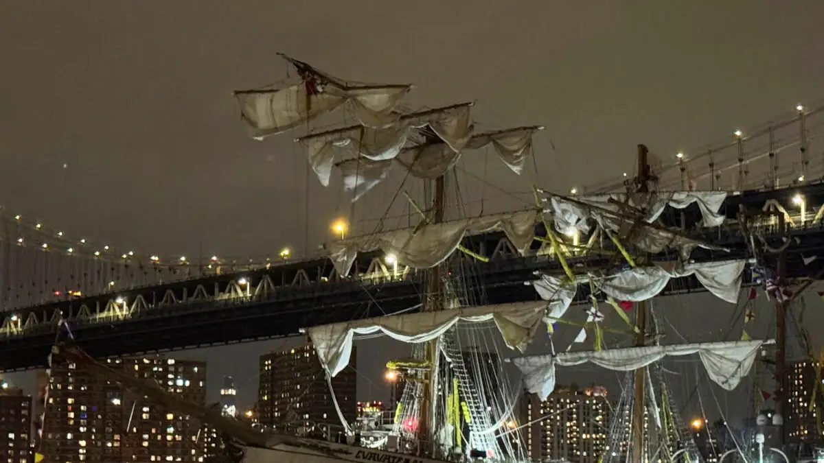 Το μεξικανικό εκπαιδευτικό ιστιοφόρο που προσέκρουσε στην γέφυρα του Μπρούκλιν είχε έρθει στον Πειραιά