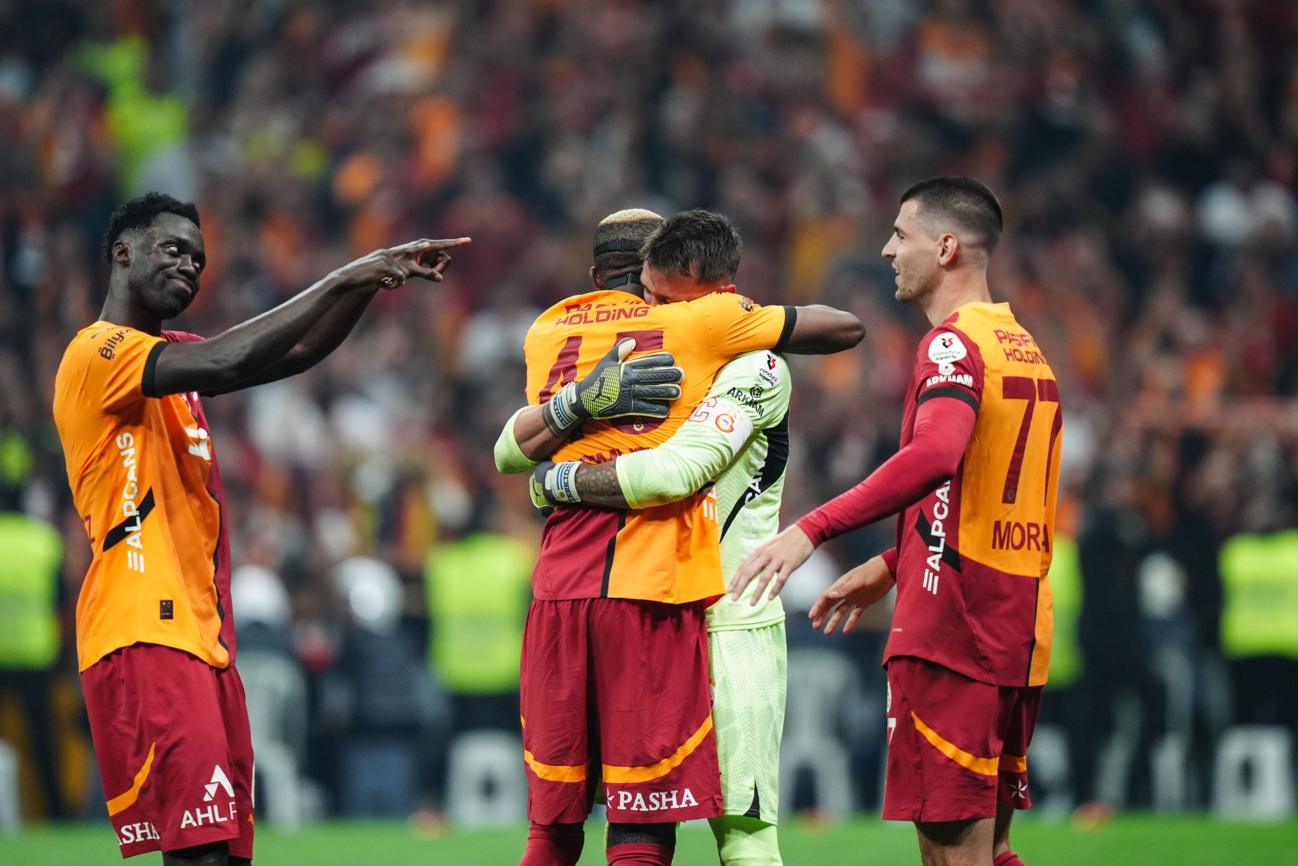 Η εύστοχη εκτέλεση πέναλτι του τερματοφύλακά της Γαλατασαράι, της «σφράγισε» το πρωτάθλημα (βίντεο)