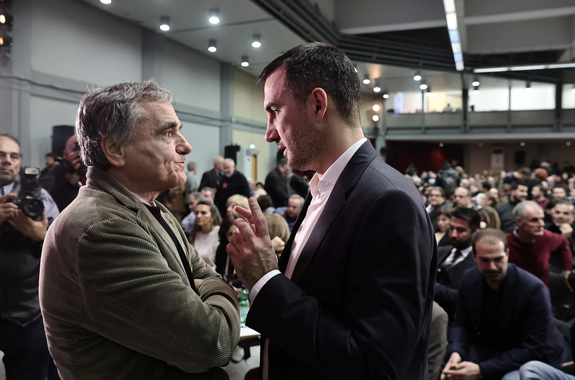 «Αποθανέτω η ψυχή μου μετά των αλλοφύλων»: Ο Τσακαλώτος βάζει φρένο στο σχέδιο Φάμελλου – Χαρίτση