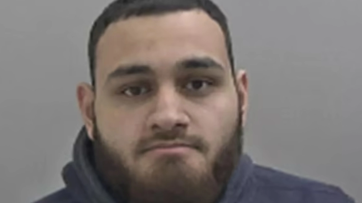 Σύγκρουση ΙΧ στη Βρετανία: H στιγμή που ο 24χρονος οδηγός προσπαθεί να διαφύγει της σύλληψης (βίντεο)