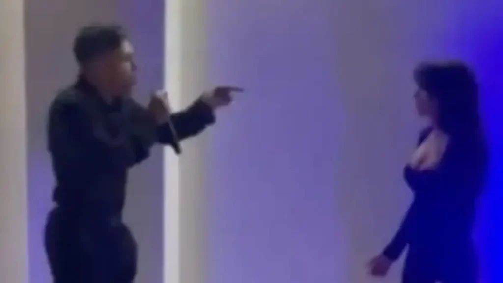 ΗΠΑ: Άνδρας ξεμπροστιάζει την άπιστη σύζυγό του μπροστά σε όλους – «Ξέρω τα πάντα» (βίντεο)