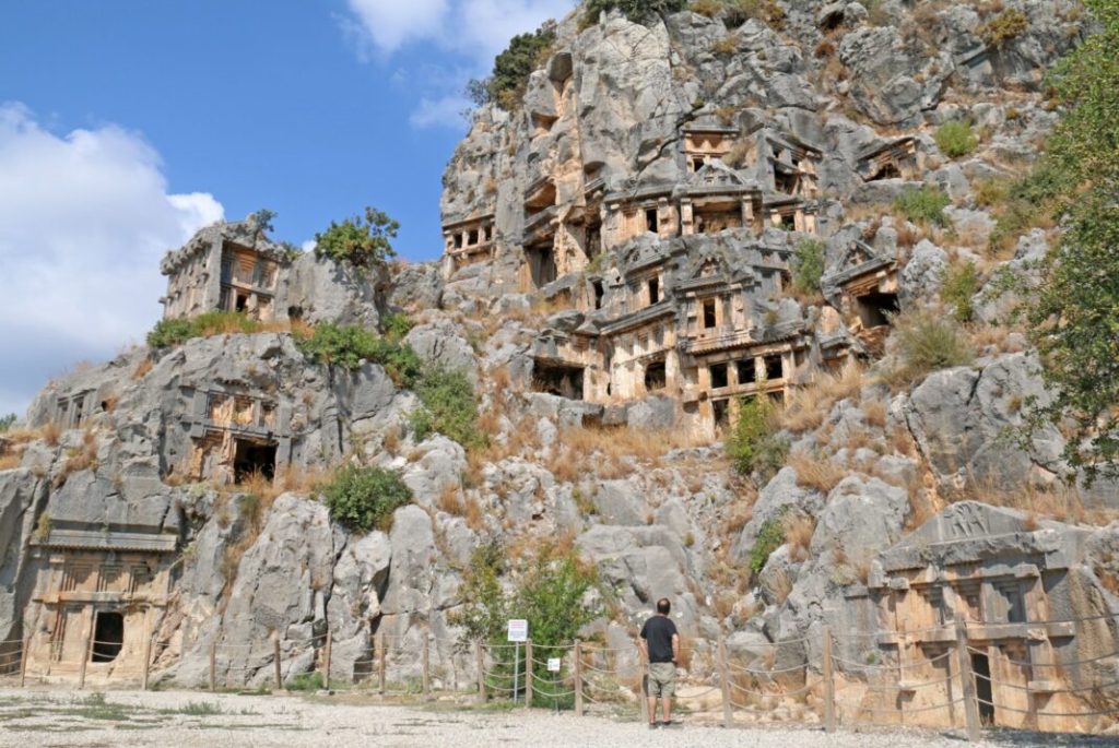 Λύκιοι: Ο μυστηριώδης αρχαίος λαός που πίστευε στη ζωή μετά το θάνατο