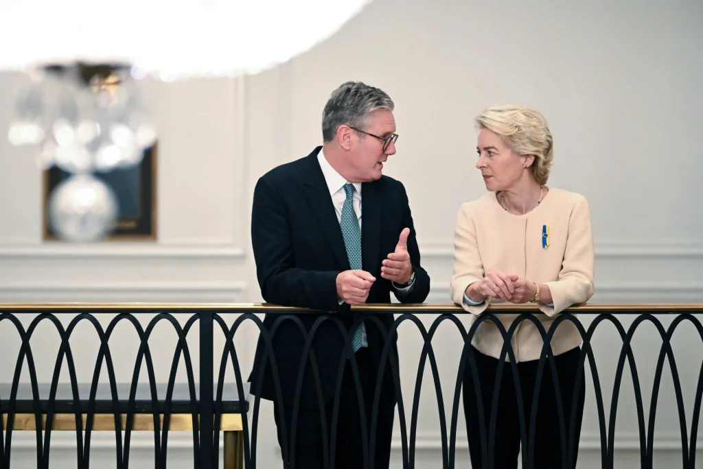 Πρώτη διμερής σύνοδος Βρετανίας – ΕΕ μετά το Brexit: Στο τραπέζι η άμυνα