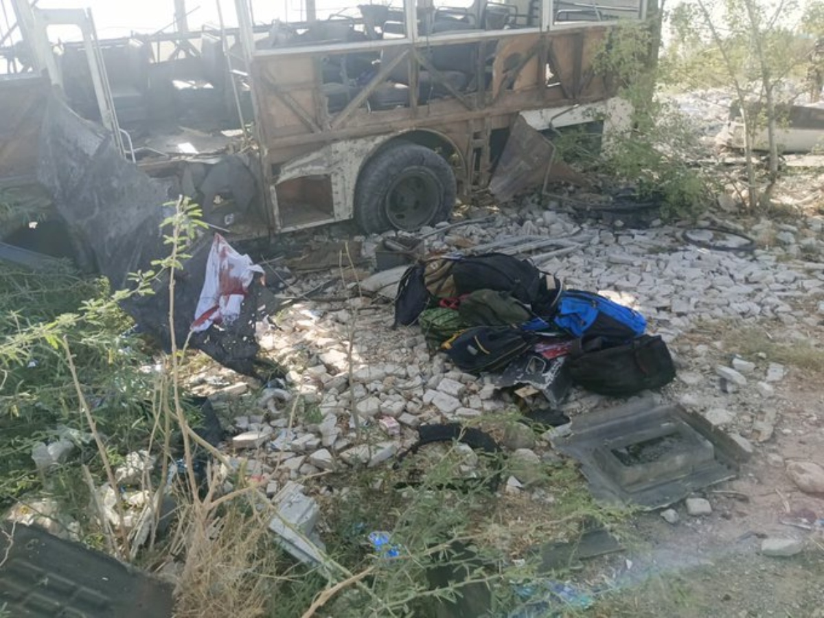 Επίθεση σε σχολικό λεωφορείο στο Πακιστάν: Τουλάχιστον 4 παιδιά σκοτώθηκαν – Δείτε βίντεο και φωτογραφίες