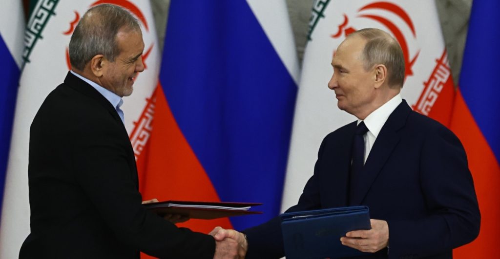 Εγκρίθηκε από το Κοινοβούλιο του Ιράν η 20ετής στρατηγική συμφωνία με τη Ρωσία