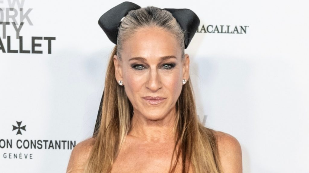 Η Σάρα Τζέσικα Πάρκερ ακούει Έλλη Κοκκίνου – Δείτε το βίντεο που δημοσίευσε 