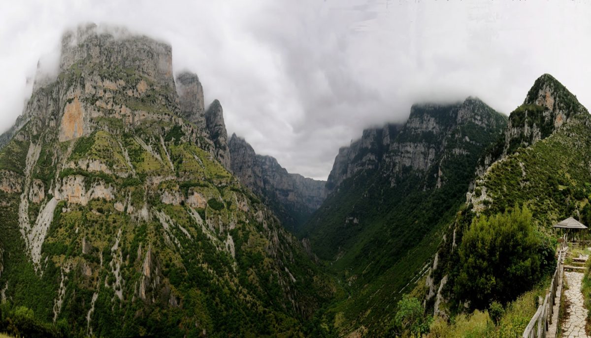 Ιωάννινα: Σε εξέλιξη επιχείρηση διάσωσης δύο Βέλγων πεζοπόρων στη χαράδρα του Βίκου