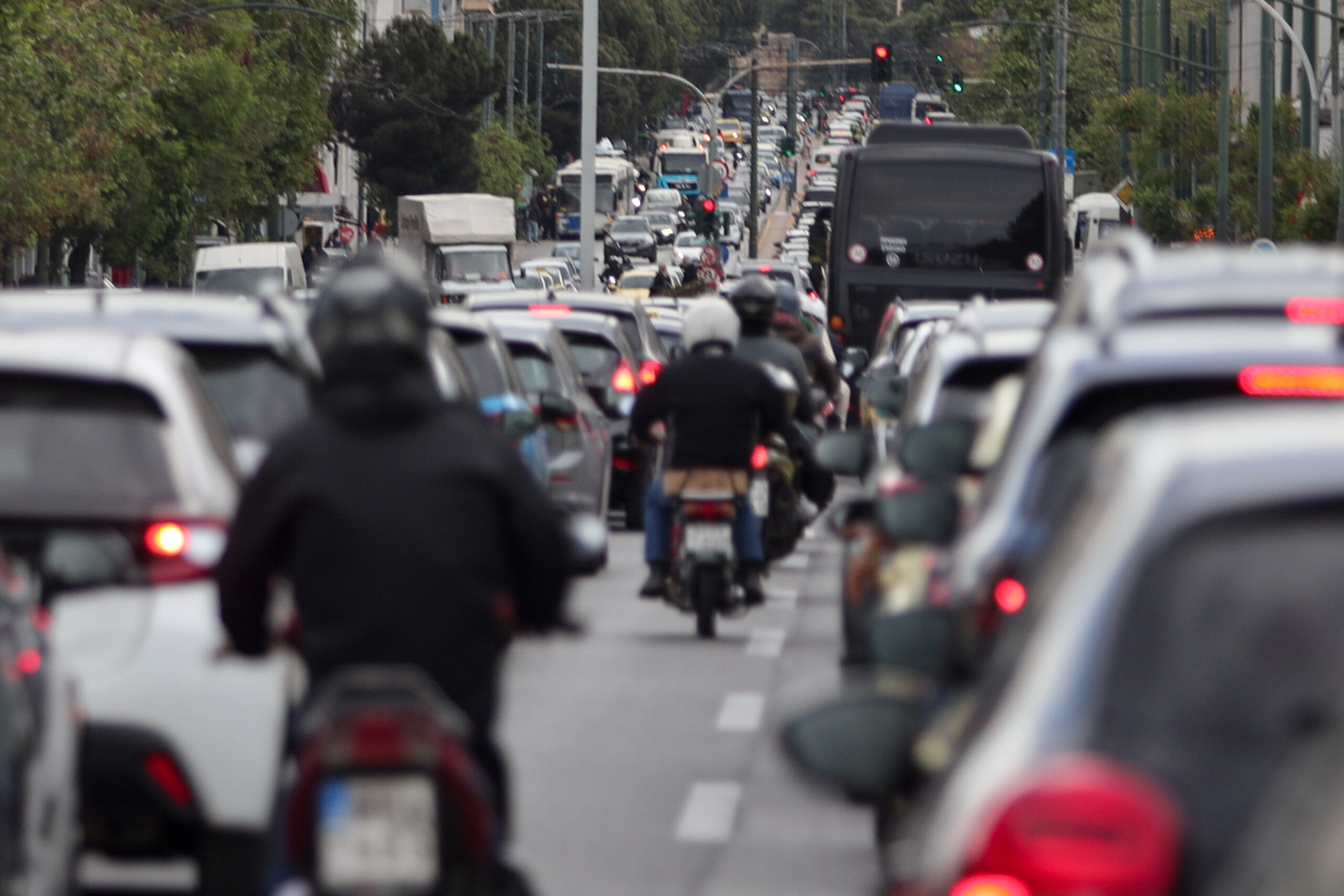 Ποιοι κερδίζουν αναδρομική απαλλαγή στα τέλη κυκλοφορίας το 2025