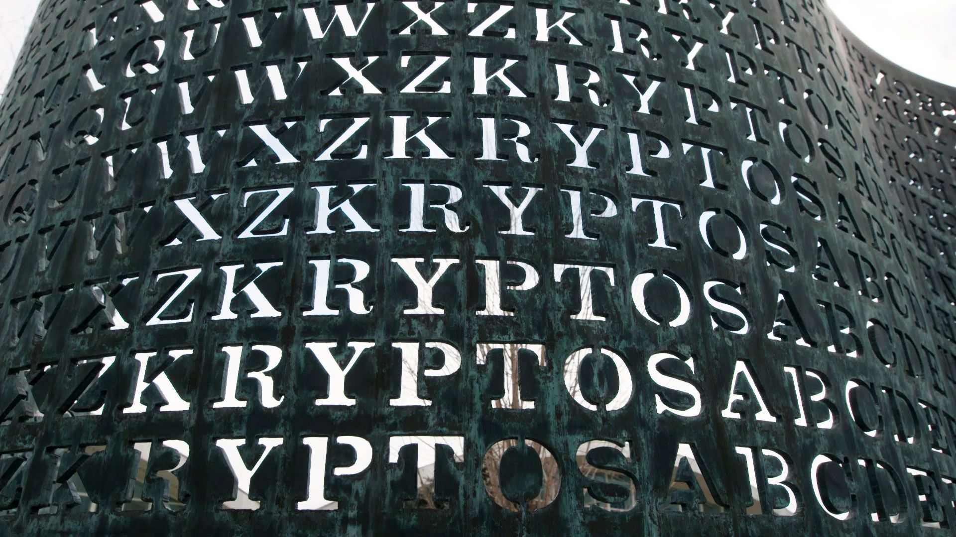 Kryptos: Το γλυπτό με τον άλυτο κώδικα της CIA