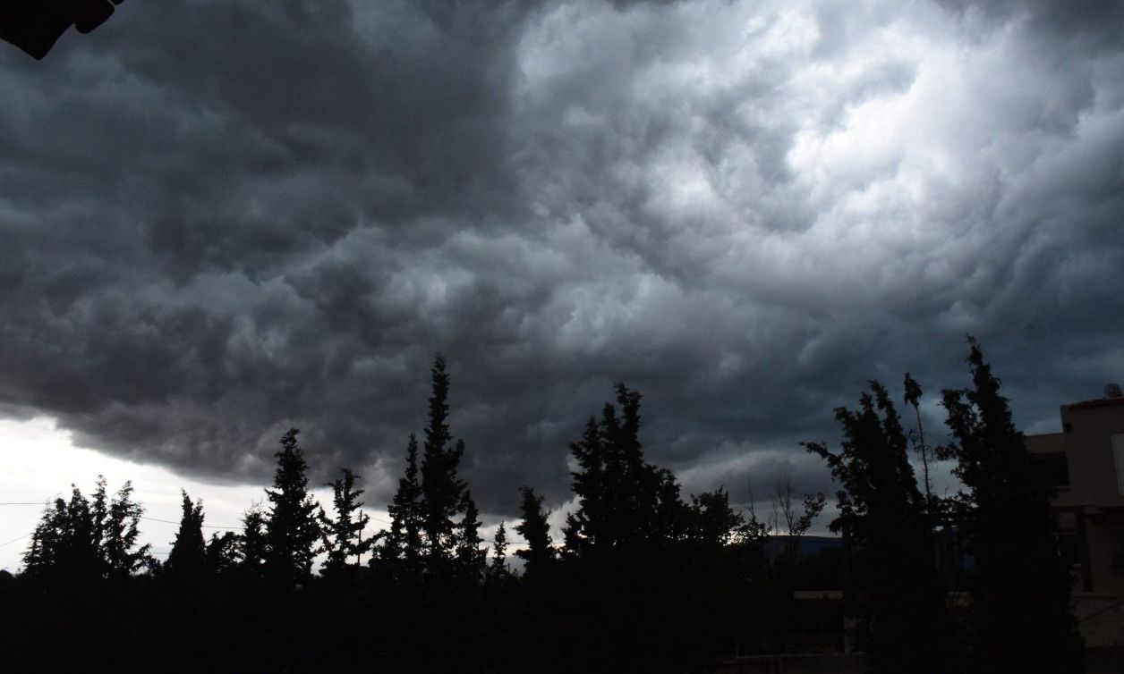 Έκτακτο δελτίου επιδείνωσης καιρού για αύριο Κυριακή – Δείτε σε ποιες περιοχές θα σημειωθούν καταιγίδες