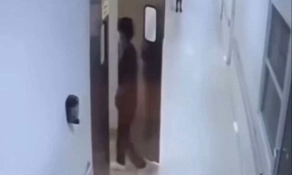 Μεξικό: Άνδρας μπήκε μεταμφιεσμένος σε νοσοκομείο και σκότωσε γυναίκα που γλύτωσε από πυροβολισμούς (βίντεο)