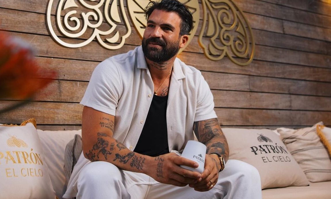 Ο Δ.Αλεξάνδρου βγάζει βίντεο τον φίλο του που ροχαλίζει: «Η νυν νομίζει ότι έχω έρθει στο Άμπου Ντάμπι με την πρώην»