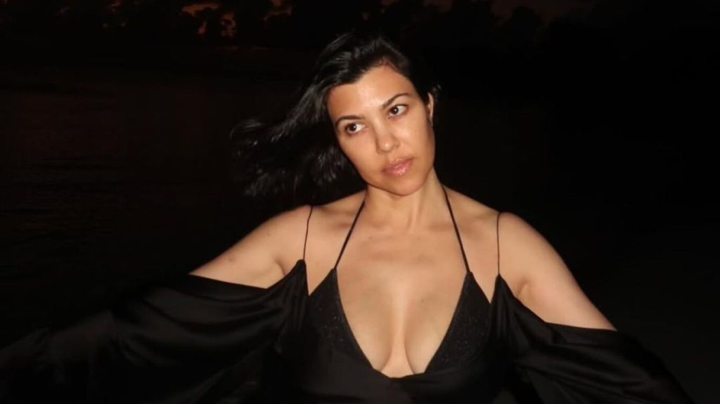 Δείτε τις αδημοσίευτες φωτογραφίες της Κόρτνεϊ Καρντάσιαν από τον γάμο της με τον Τράβις Μπάρκερ