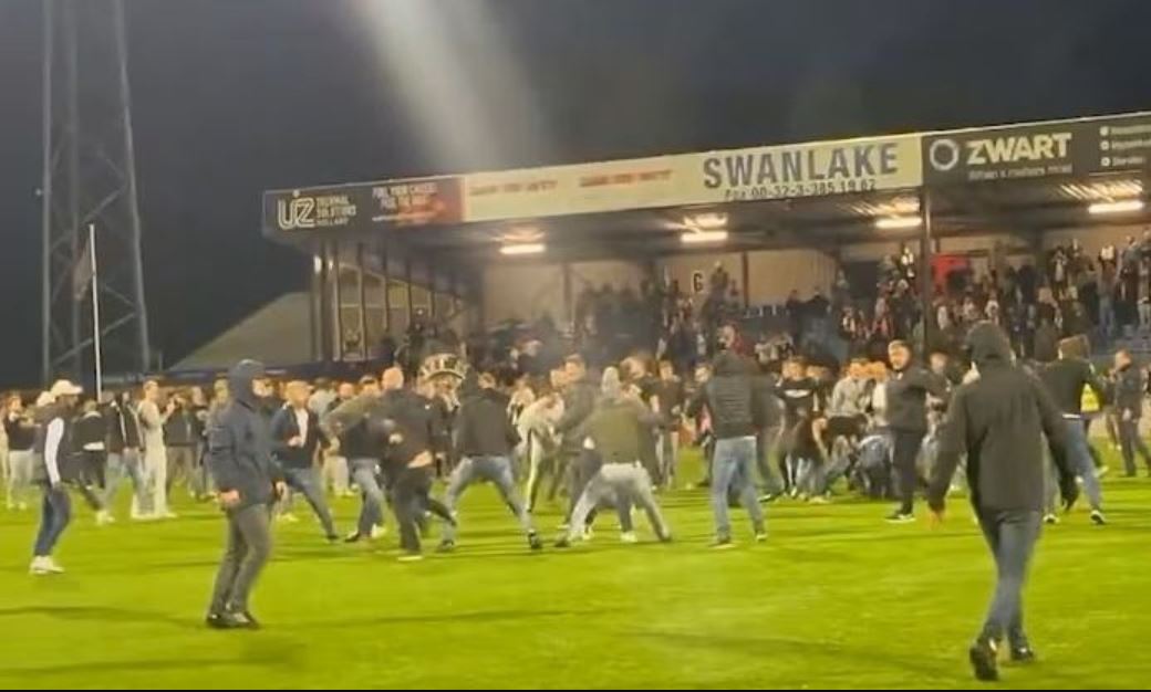 Άγριο ξύλο μεταξύ οπαδών στην Ολλανδία σε αγώνα για την άνοδο της Α’ κατηγορίας – Δείτε βίντεο