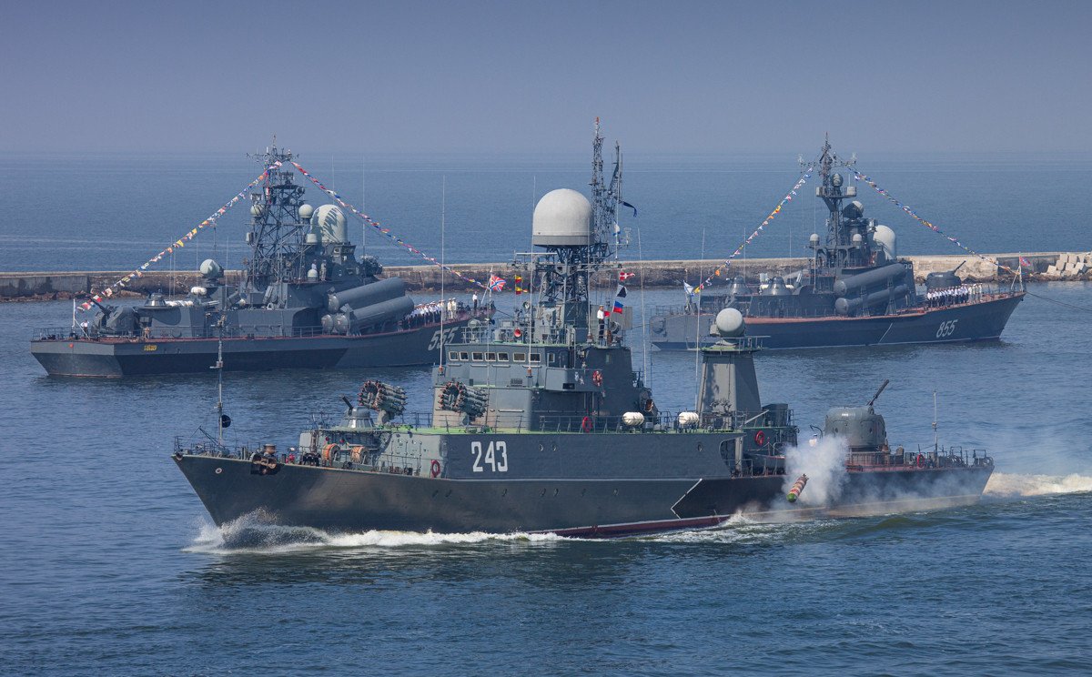 Παράπονα από τον Φινλανδό υπουργό Άμυνας: «Η Ρωσία συνοδεύει πλέον τα πετρελαιοφόρα της στη Βαλτική»