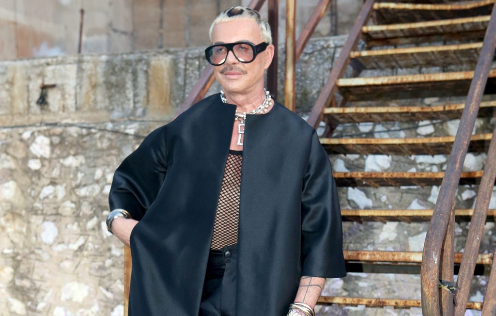 Λ.Γαβαλάς: Φωτογραφήθηκε γυμνός στις διακοπές του στη Χαλκιδική – «Μου έκλεψαν το μαγιό στην παραλία»