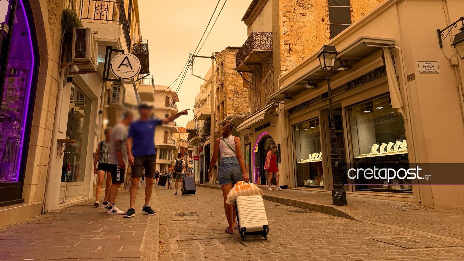 Πορτοκαλί ο ουρανός στην Κρήτη από την αφρικανική σκόνη: Αποπνικτική η ατμόσφαιρα σε αρκετές περιοχές (φωτο)