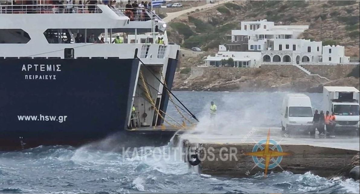 Ακραίες καιρικές σκηνές στη Σίφνο: Ισχυροί άνεμοι εμπόδισαν την αποβίβαση των επιβατών – Δείτε βίντεο