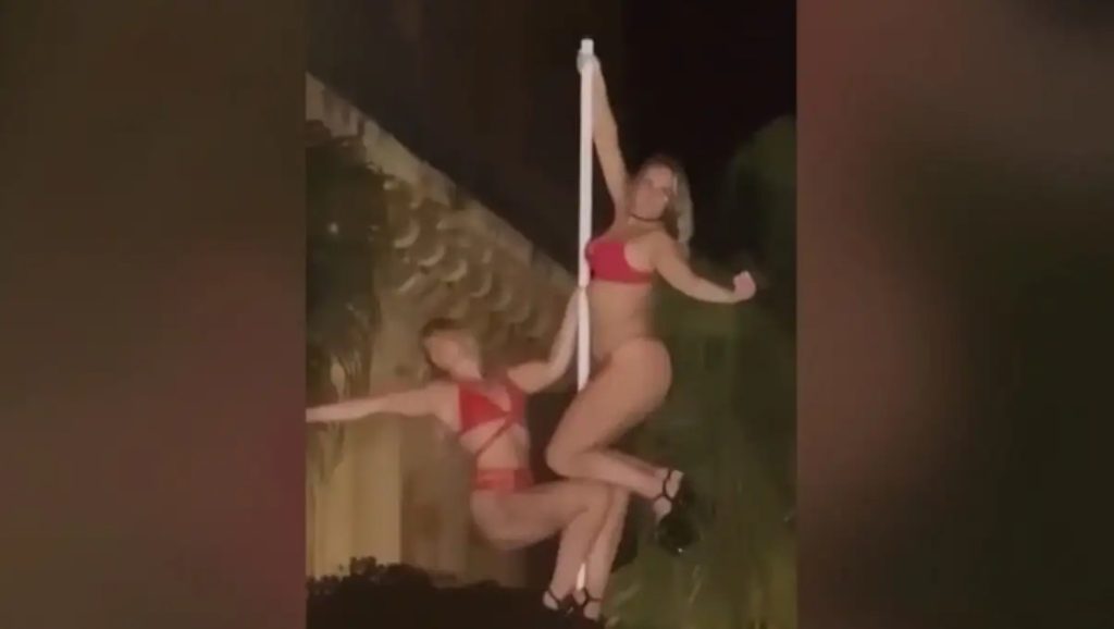 Κέρκυρα: «Δεν απαιτείται άδεια» λέει ο δικηγόρος των Βρετανίδων για τη φωτογράφιση στα Ανάκτορα