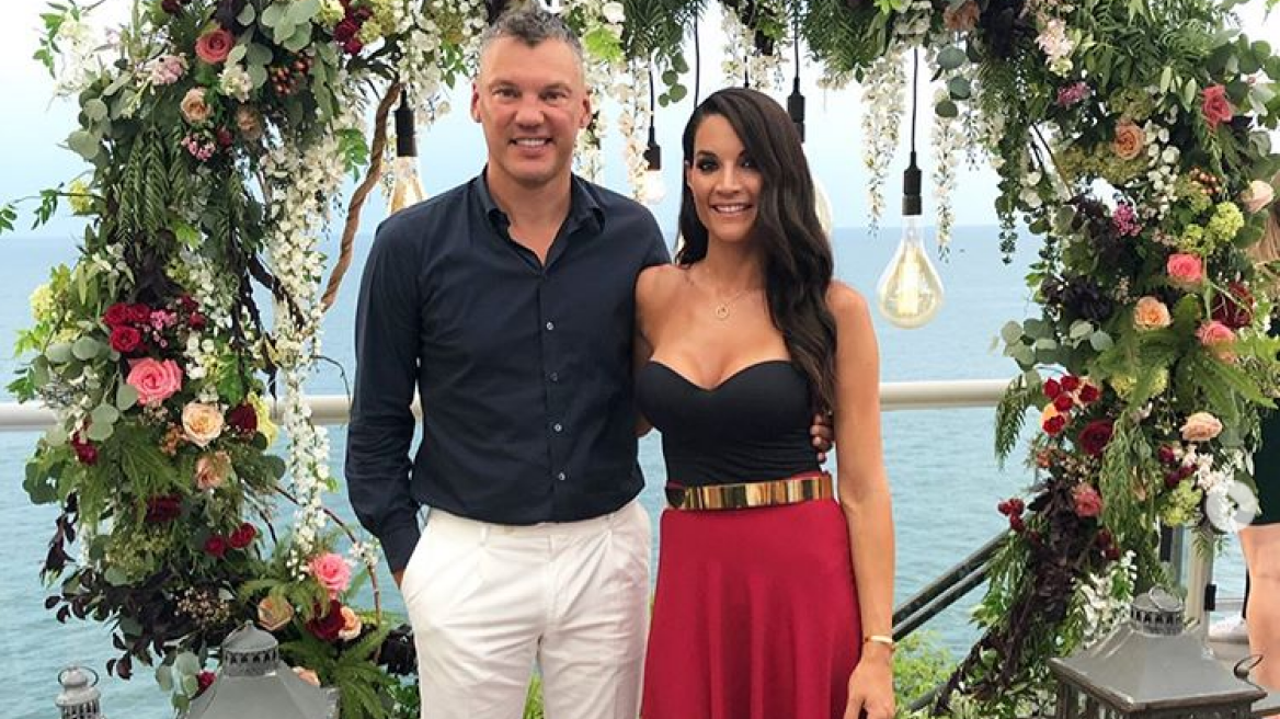 Άννα Δούκα – Σάρας Γιασικεβίτσιους: Η σύζυγος του προπονητή της Φενέρμπαχτσε δάκρυσε μετά το τέλος του αγώνα (φωτό)