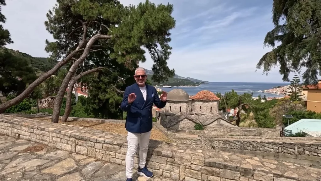 Τάσος Δούσης κατά νεόπλουτων: «Κομπλεξικά ανθρωπάκια που λίγδωσε το αντεράκι τους και έχουν “καβαλήσει” το καλάμι»