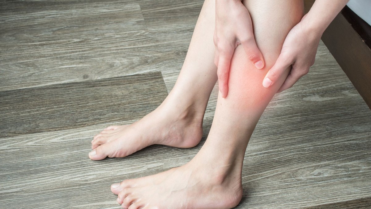 Θρόμβωση στο πόδι: Τα συμπτώματα και οι παράγοντες κινδύνου