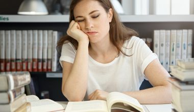 «Βαριέμαι»: Nευροεπιστήμονας εξηγεί για ποιους λόγους η πλήξη μπορεί να είναι ευεργετική