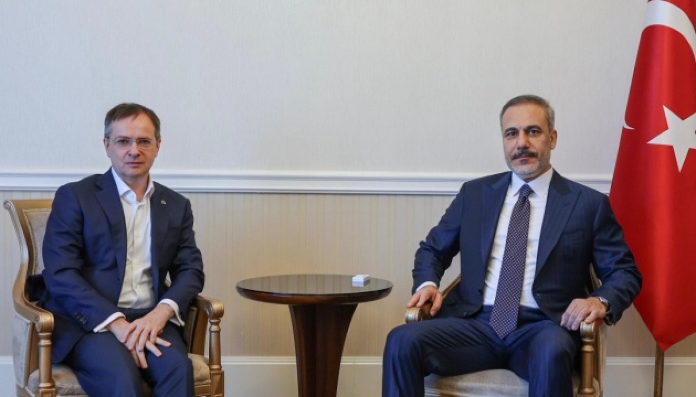 Ο Χ.Φιντάν στη Μόσχα σε ρόλο… ειρηνευτή: Συνάντηση με Μεντίνσκι και ακολουθεί τετ α τετ με Σ.Λαβρόφ και Β.Πούτιν