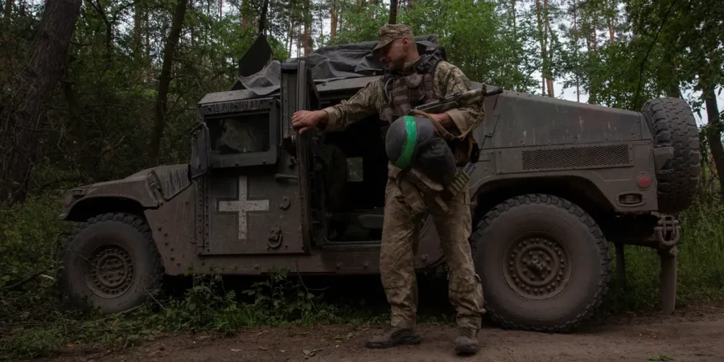 Δείτε το αιφνιδιαστικό χτύπημα του drone «KVN» σε αμερικανικό Humvee, γεμάτο με προσωπικό (βίντεο)