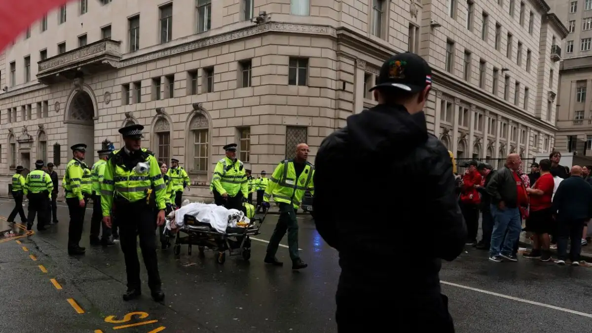 Σοκάρουν οι μαρτυρίες από το Λίβερπουλ: «Όλα έγιναν γρήγορα -Ακούγαμε να χτυπούν άνθρωποι στο καπό του αυτοκινήτου»