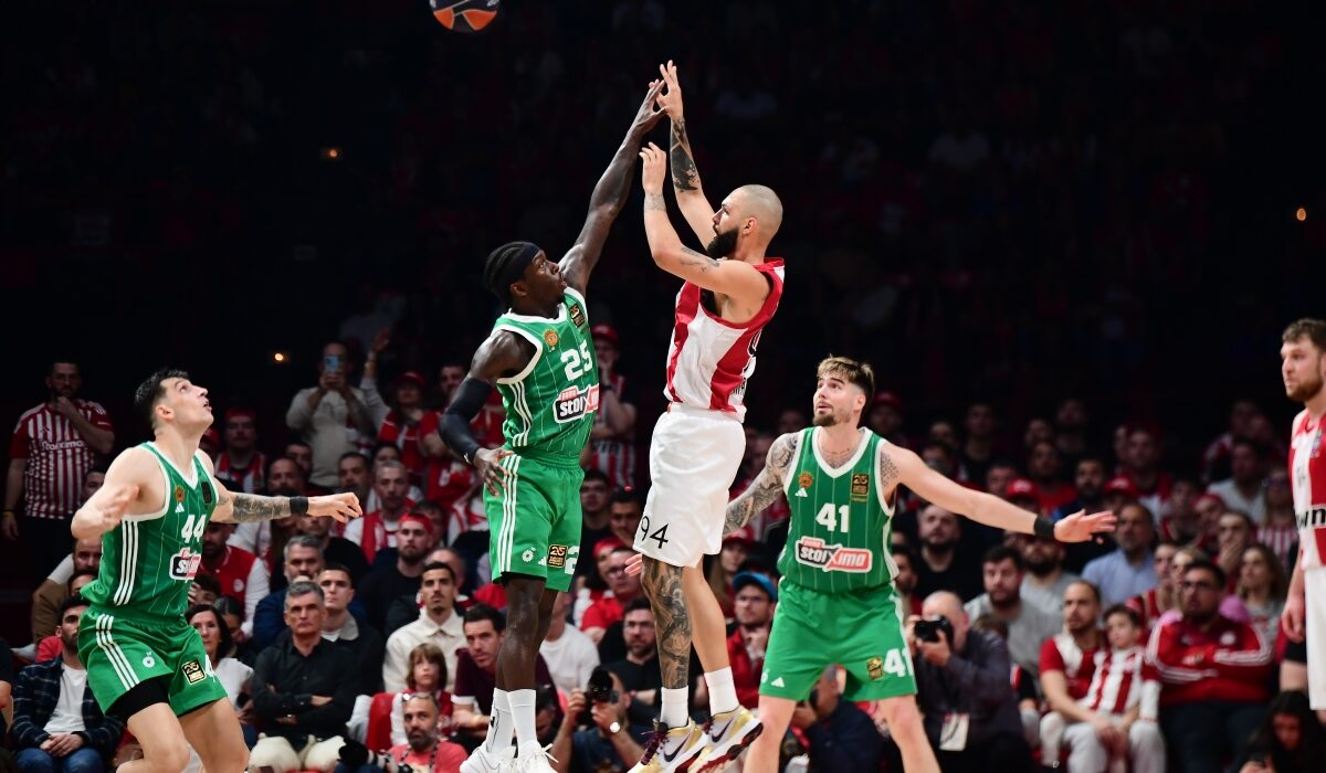 Άμπου Ντάμπι: Ολυμπιακός και Παναθηναϊκός επέστρεψαν μαζί στην Αθήνα