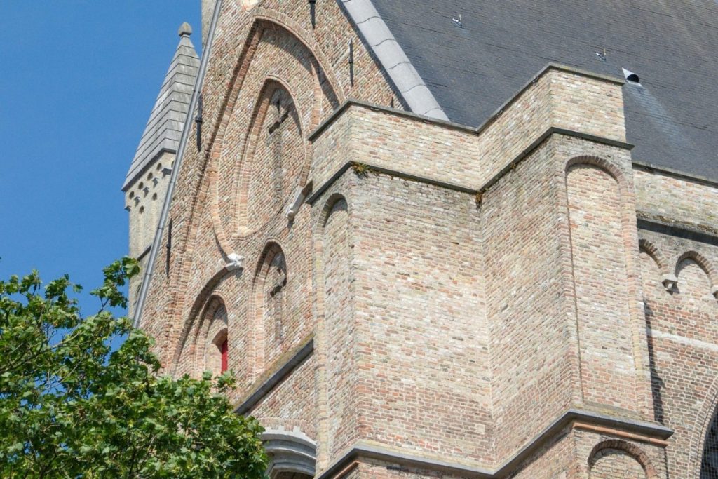 Η ευρωπαϊκή πόλη που ζητάει από τους τουρίστες να σταματήσουν να κλέβουν λιθόστρωτα από τους δρόμους της