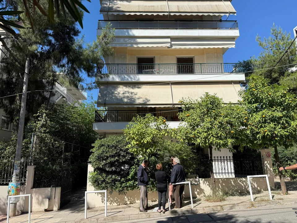 Δολοφονία στο Χαϊδάρι: «Ο 50χρονος ήταν από τους πιο ήσυχους ανθρώπους» λέει γειτόνισσα